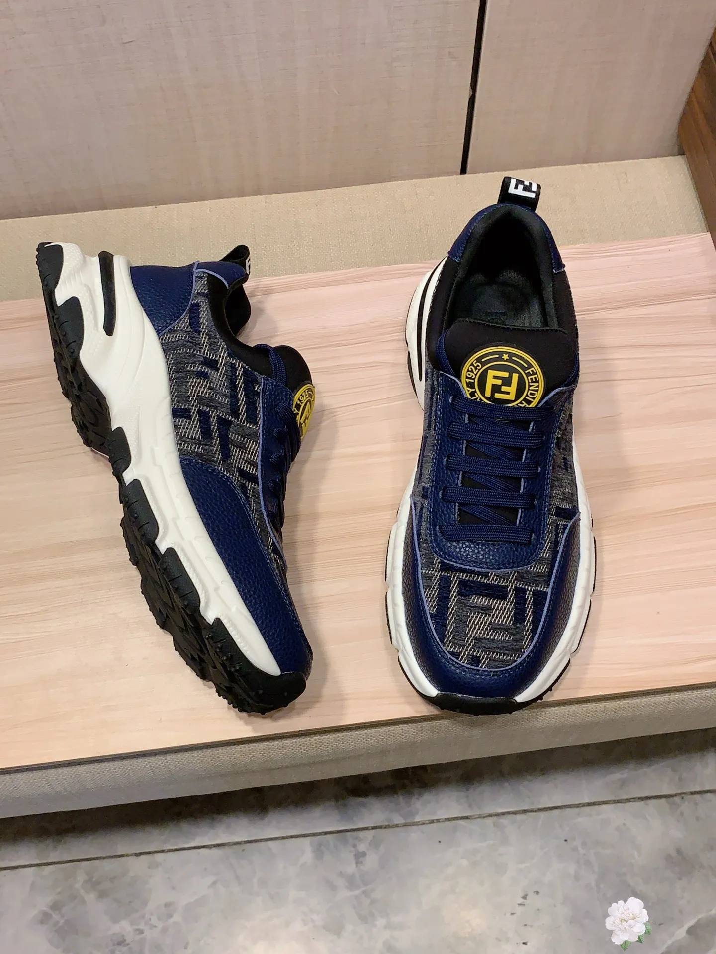 Men's men's shoes💰460💰💰🎩🎩[Lightning][Lightning] "FENDI*" The latest and most popular casual shoes, top brand [Seduce] luxury~purchase, top~quality. [Strong] The upper is made of imported breathable cowhide with material ➕ breathable sheepskin feet (•) and fine workmanship. The original stylish and stylish soft rubber wear-resistant and non-slip outsole is light and comfortable on the feet. The real thing looks better when photographed in person. 111: code: 38-44, 3️⃣ colors selected